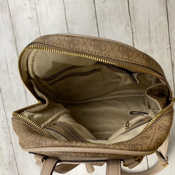 Guess Women's Manhattan Backpack Bag 4g‎ logo bag *missing zipper pull - Picture 7 of 12